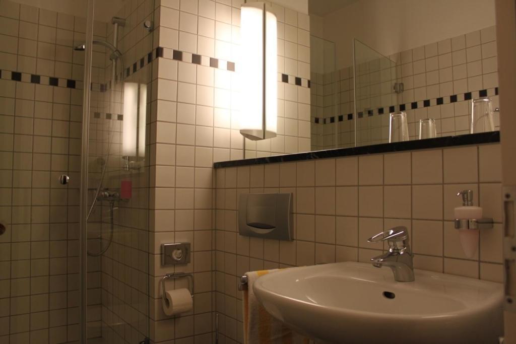 Malteser Kommende Engelskirchen Chambre photo